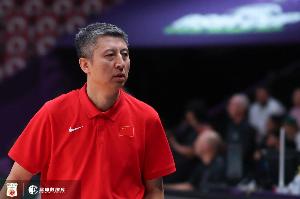 媒体人：中国男篮练兵意味比上一场更明显 只是末节最后突然断电