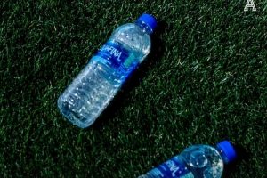 TA：世界杯禁止携带水瓶入场引发争议，被质疑纯粹是为了捞钱