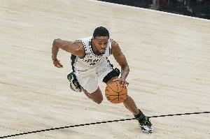霍里：每个人都在骂福克斯 但别忘了他帮助球队成为西部第二