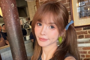 麦麦晒照：季军已经很出色了，希望某天能再次捧起属于CN的奖杯