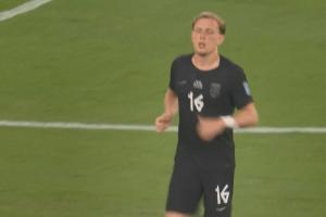 受伤？挪威13分钟换人，吕尔松下场，马库斯·彼得森登场