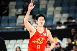 媒体人：山西男篮付出部分现金 从广厦得到了赵嘉仁