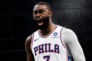 76人名宿艾弗森晒照欢迎杰伦·布朗：冲啊 果断出手&把球投出去
