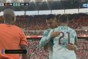 C罗被换下后，葡萄牙90分钟内5个换人名额全部用完